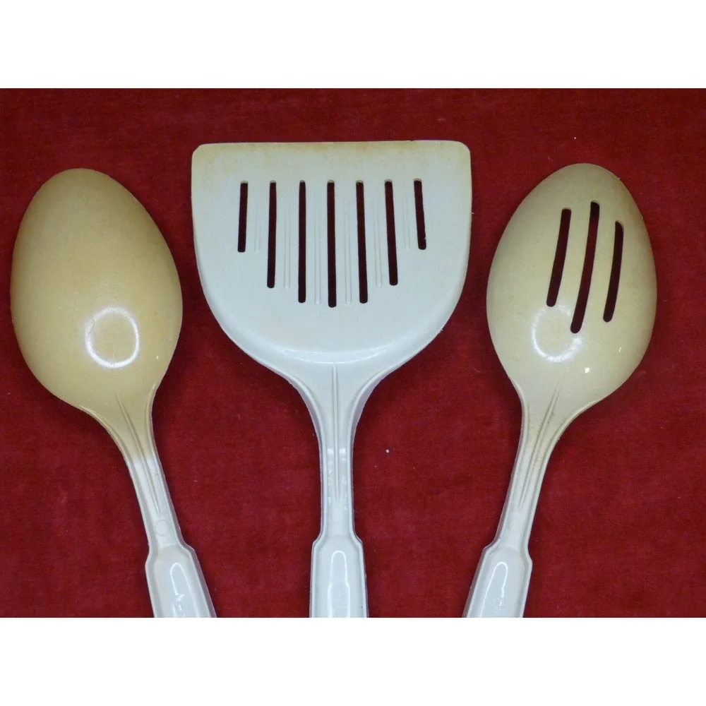 Vintage Ekco Nylon Plastic Almond Off‎ White Turner Spoon Slotted Spoon USA
